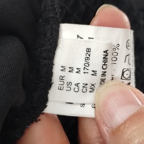 Black cropped blouse top long puff sleeve size medium smocked back unbranded - Picture 7 of 7